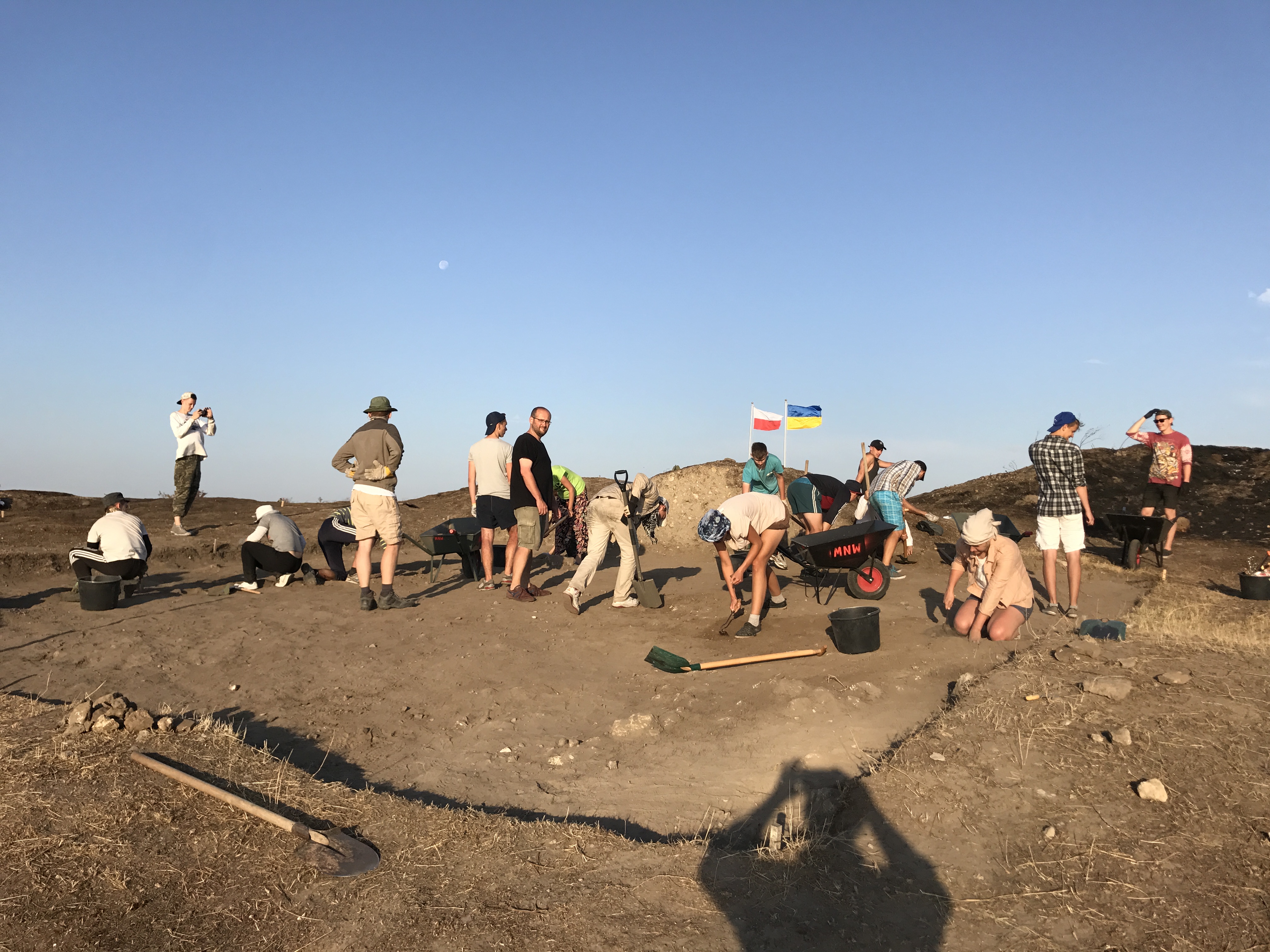 Українські практиканти під час роботи на розкопках